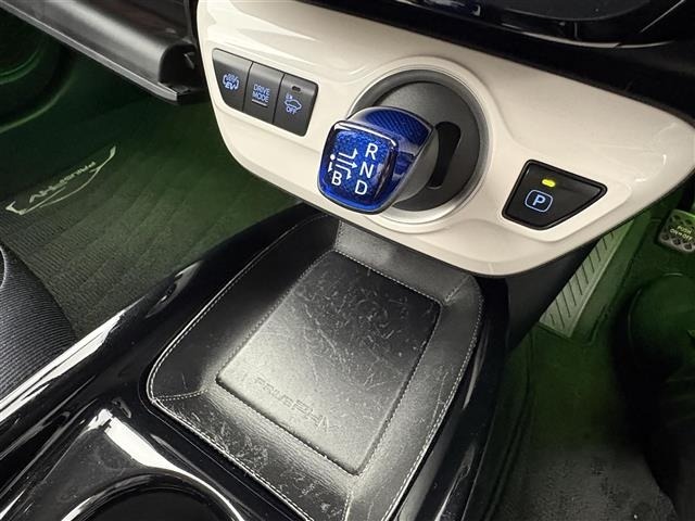 Toyota PRIUS PHV 2017 8101853-6