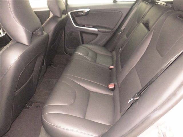 Volvo S60 2015 8090345-7