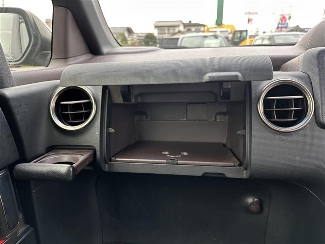 Toyota SPADE 2015 8102518-5