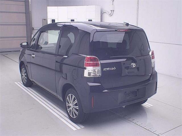 Toyota SPADE 2015 8102583-1