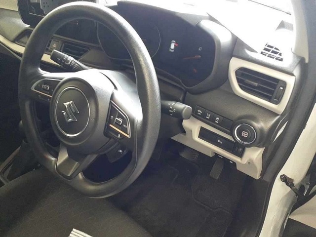 Suzuki SWIFT 2024 8103256-9