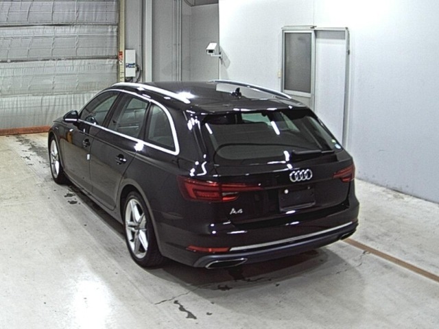Audi A4 2020 8115450-1