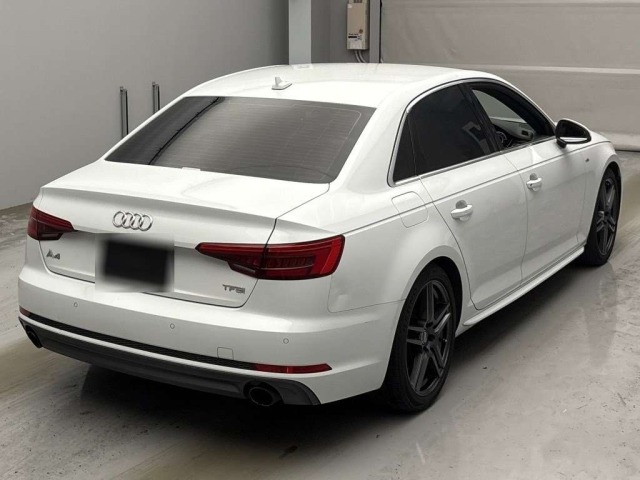 Audi A4 2016 8115452-1