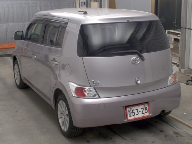 Toyota BB 2012 8112847-1