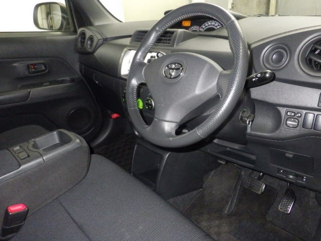 Toyota BB 2012 8112847-3
