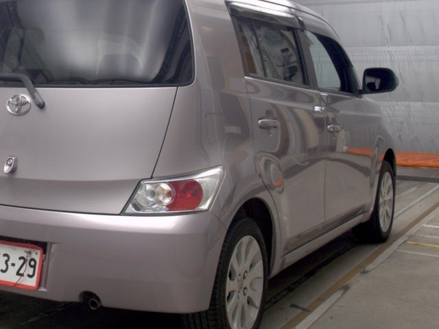 Toyota BB 2012 8112847-5