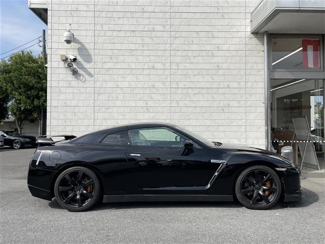 Nissan GT-R 2010 8104890-16