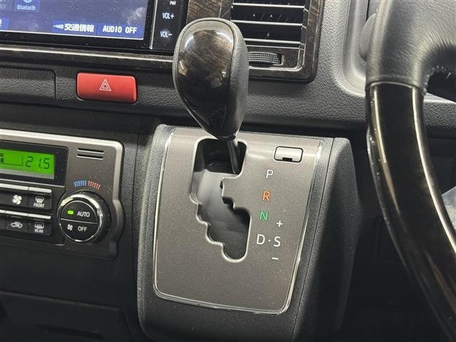 Toyota HIACE VAN 2025 8111289-11