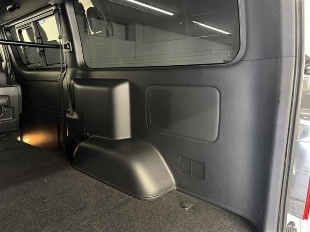 Toyota HIACE VAN 2025 8111289-12