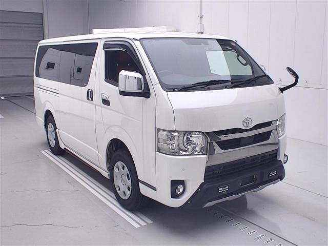 Toyota HIACE VAN 2020 8111690-0