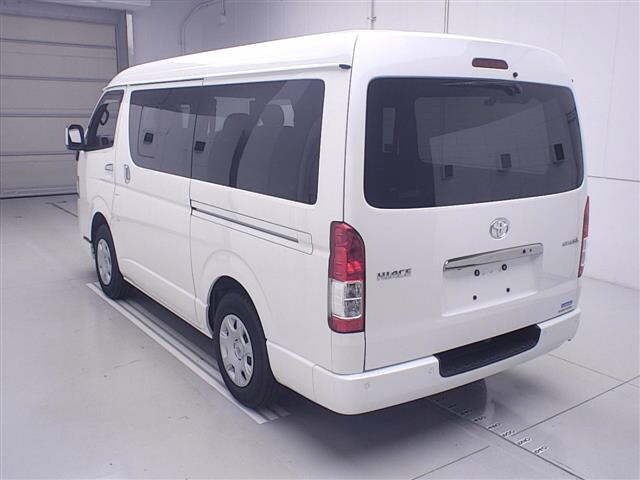 Toyota HIACE VAN 2022 8111694-1