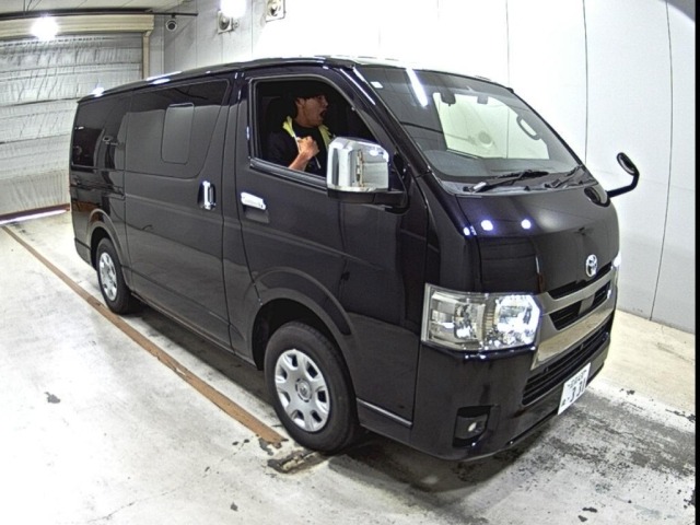 Toyota HIACE VAN 2023 8111840-0
