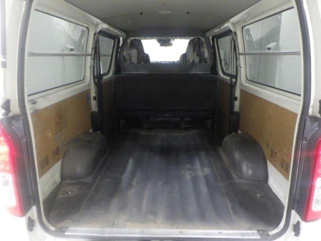 Toyota HIACE VAN 2023 8111842-3