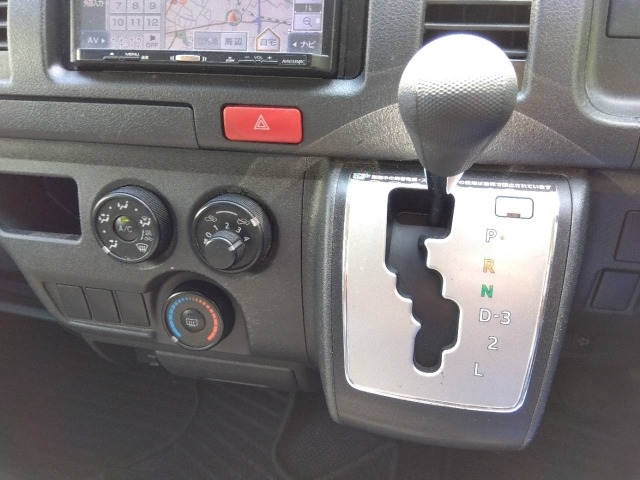 Toyota HIACE VAN 2017 8111865-9