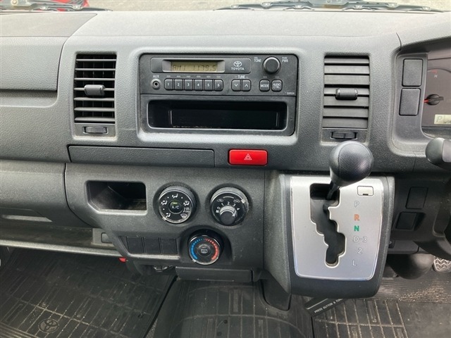 Toyota HIACE VAN 2017 8111944-4