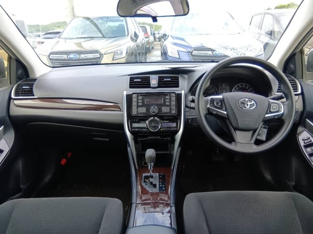 Toyota PREMIO 2021 8113057-1
