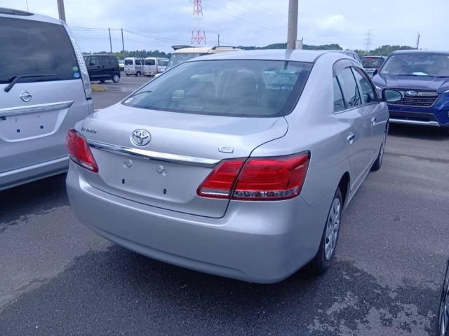 Toyota PREMIO 2021 8113057-2