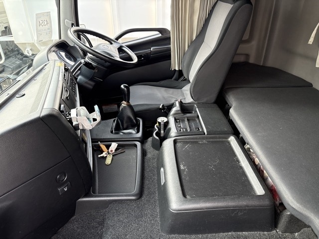 Hino PROFIA 2012 8116185-5