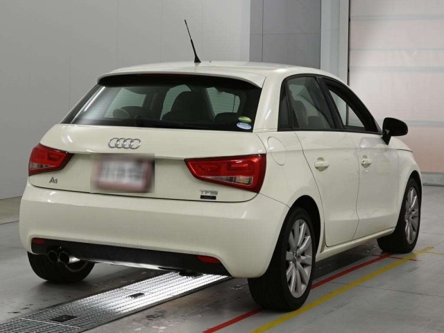 Audi A1 2012 8137554-1
