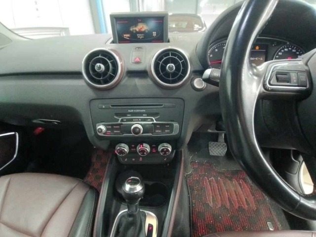 Audi A1 2012 8137554-11