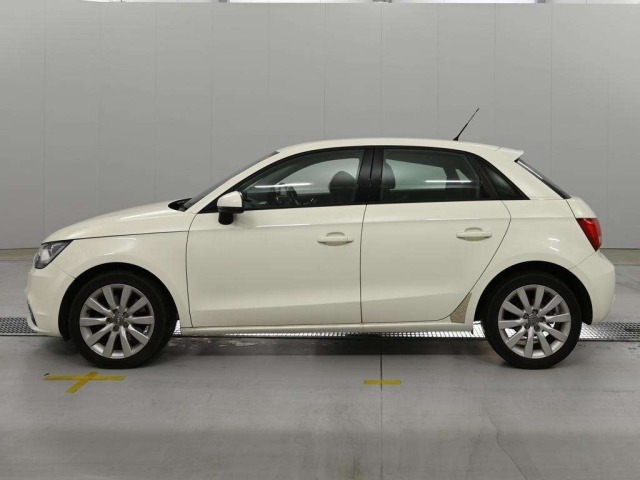 Audi A1 2012 8137554-4