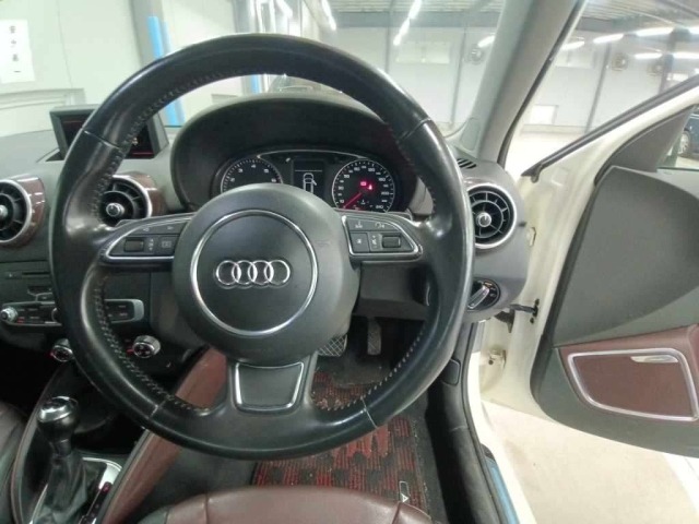 Audi A1 2012 8137554-9
