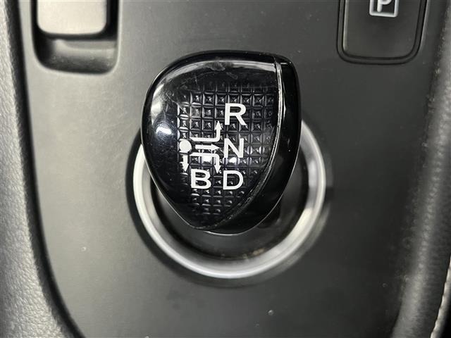 Toyota AURIS 2017 8118136-9