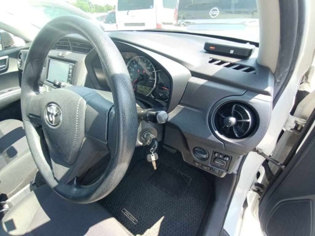 Toyota COROLLA FIELDER 2017 8135778-9