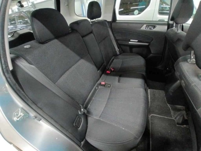 Subaru FORESTER 2011 8136262-12