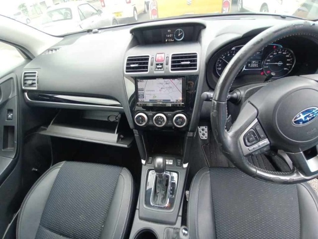 Subaru FORESTER 2016 8136278-11