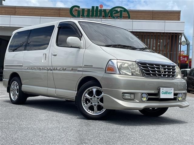 Toyota GRAND HIACE 2000 8118361-0