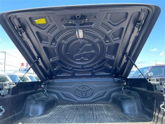 Toyota HILUX 2019 8117837-8