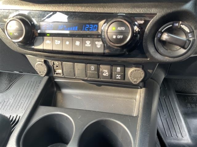 Toyota HILUX 2022 8117840-5