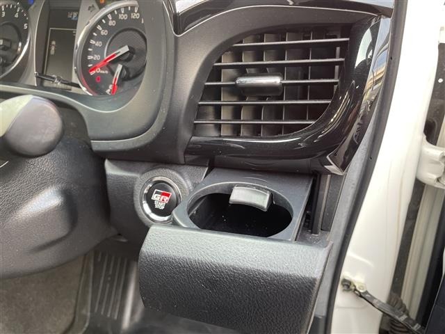 Toyota HILUX 2022 8117840-9