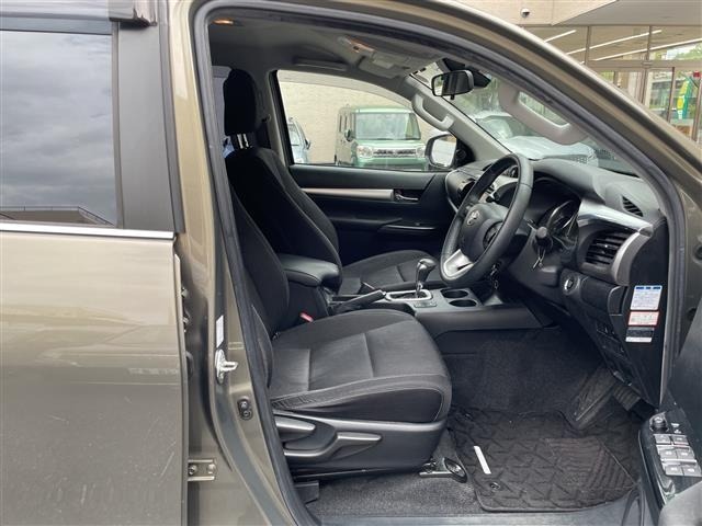 Toyota HILUX 2022 8117857-6