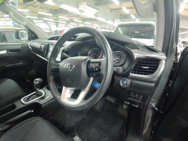 Toyota HILUX 2023 8117888-9