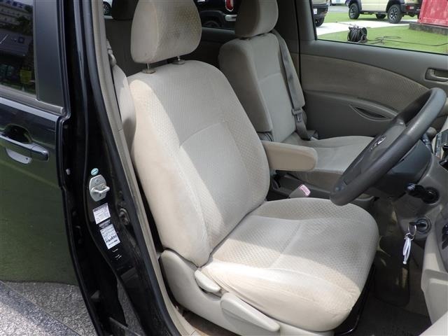 Toyota ISIS 2005 8117906-1