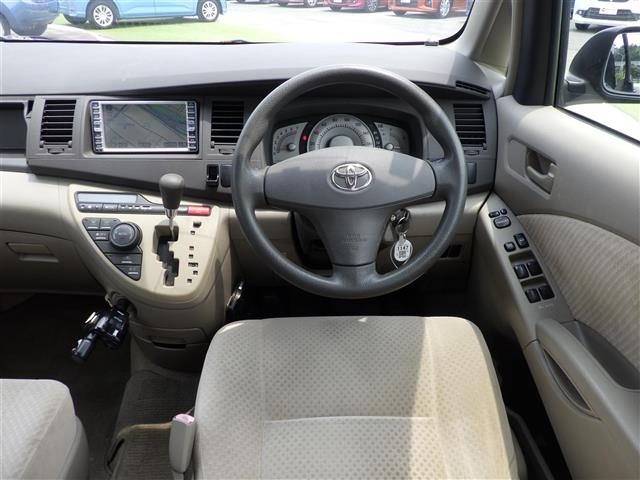 Toyota ISIS 2005 8117906-11