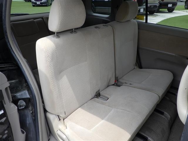 Toyota ISIS 2005 8117906-2