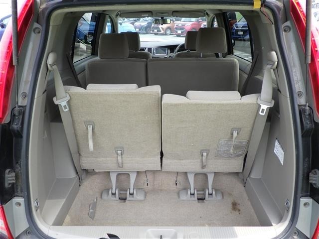 Toyota ISIS 2005 8117906-4
