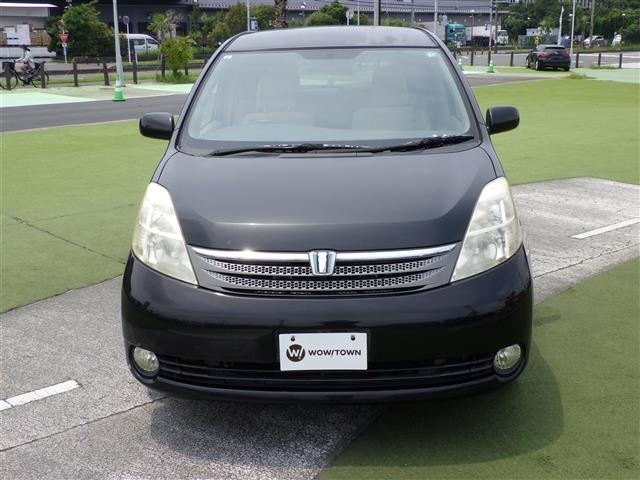 Toyota ISIS 2005 8117906-6