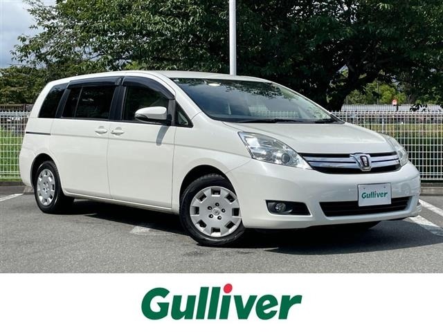Toyota ISIS 2017 8117914-0