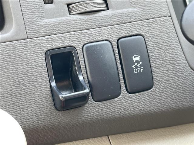 Toyota ISIS 2017 8117914-10
