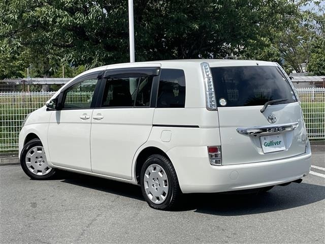 Toyota ISIS 2017 8117914-13