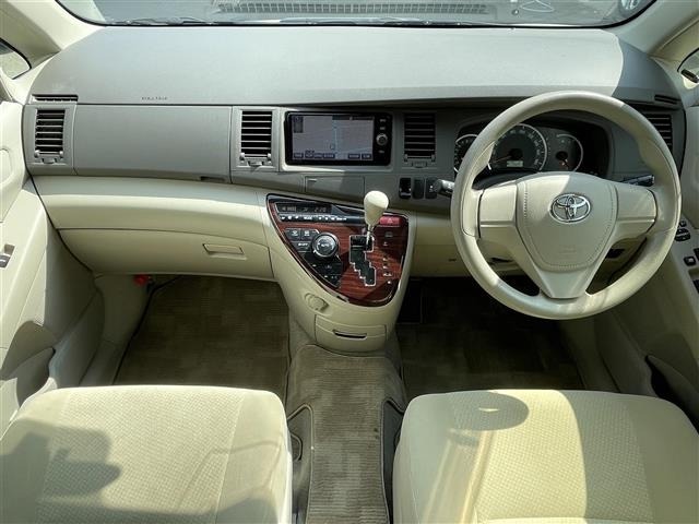 Toyota ISIS 2017 8117914-14