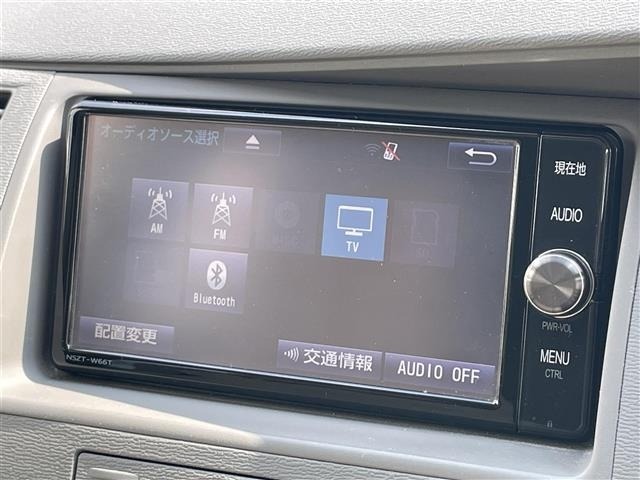Toyota ISIS 2017 8117914-16