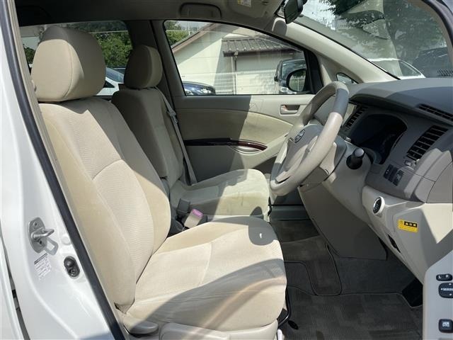 Toyota ISIS 2017 8117914-2