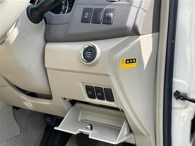Toyota ISIS 2017 8117914-20