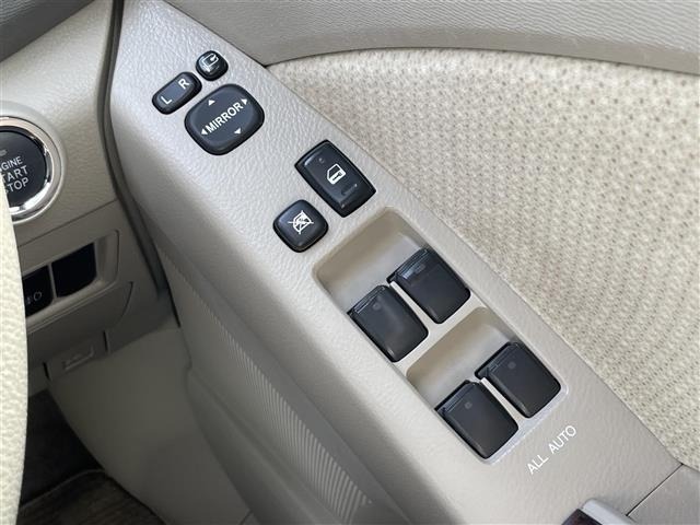 Toyota ISIS 2017 8117914-22