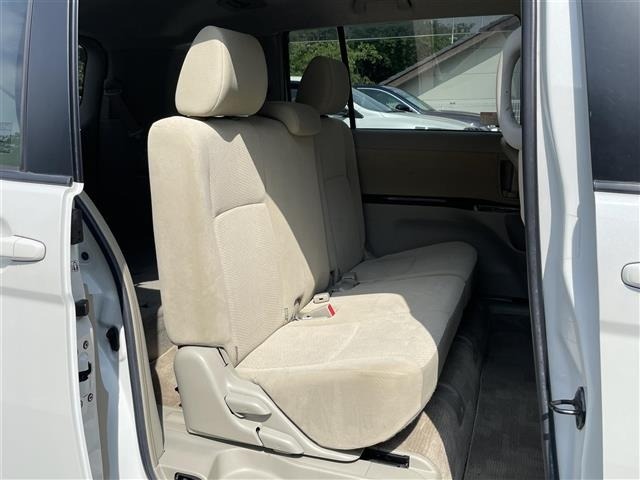 Toyota ISIS 2017 8117914-4